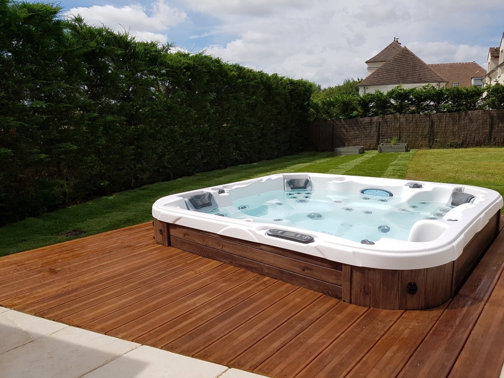 pose-jacuzzi-spa-magny-le-hongre-1024x768.jpg